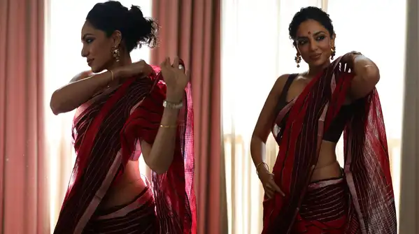Dressed in a bright red khadi saree, Sobhita masterfully blended the natural appeal