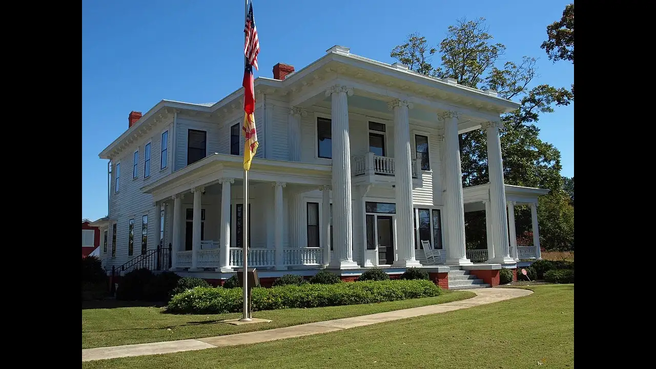 In 1989, Batman star Kim Basinger and her partners agreed to buy 1,700 acres of a Georgia town