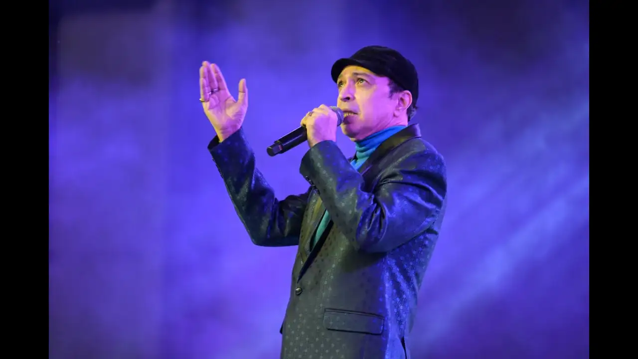 Altaf Raja did not need special lights, visual effects or a major production to hold