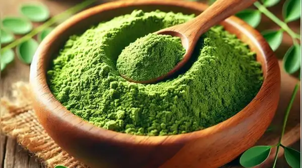 Once the moringa powder becomes part of a daily routine, its effects on skin and hair tend