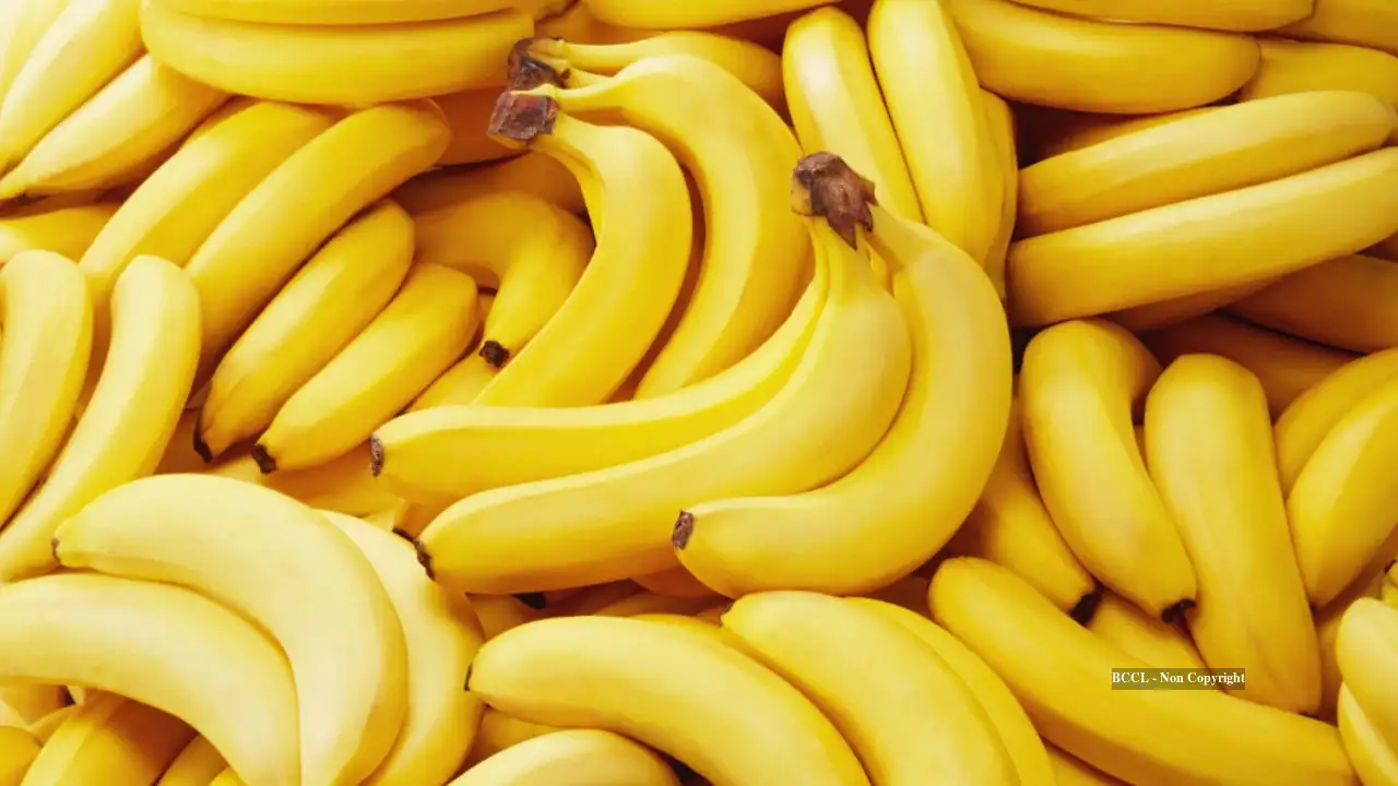 5 high-fibre fruits for better digestion and health — 7 out of 10 Indians lack fibre