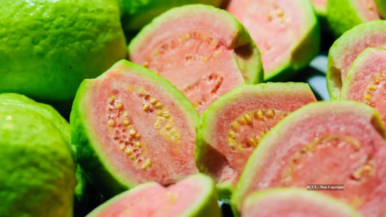 5 high-fibre fruits for better digestion and health — 7 out of 10 Indians lack fibre