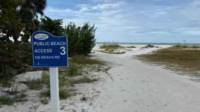 In 2016, Florida businessman Michael Holderness began buying four beachfront lots on Siesta Key