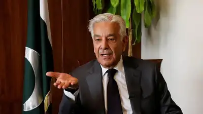 Pakistan minister's throat-cut gesture to Afghan journalist backfires - video — 'Don't go back like