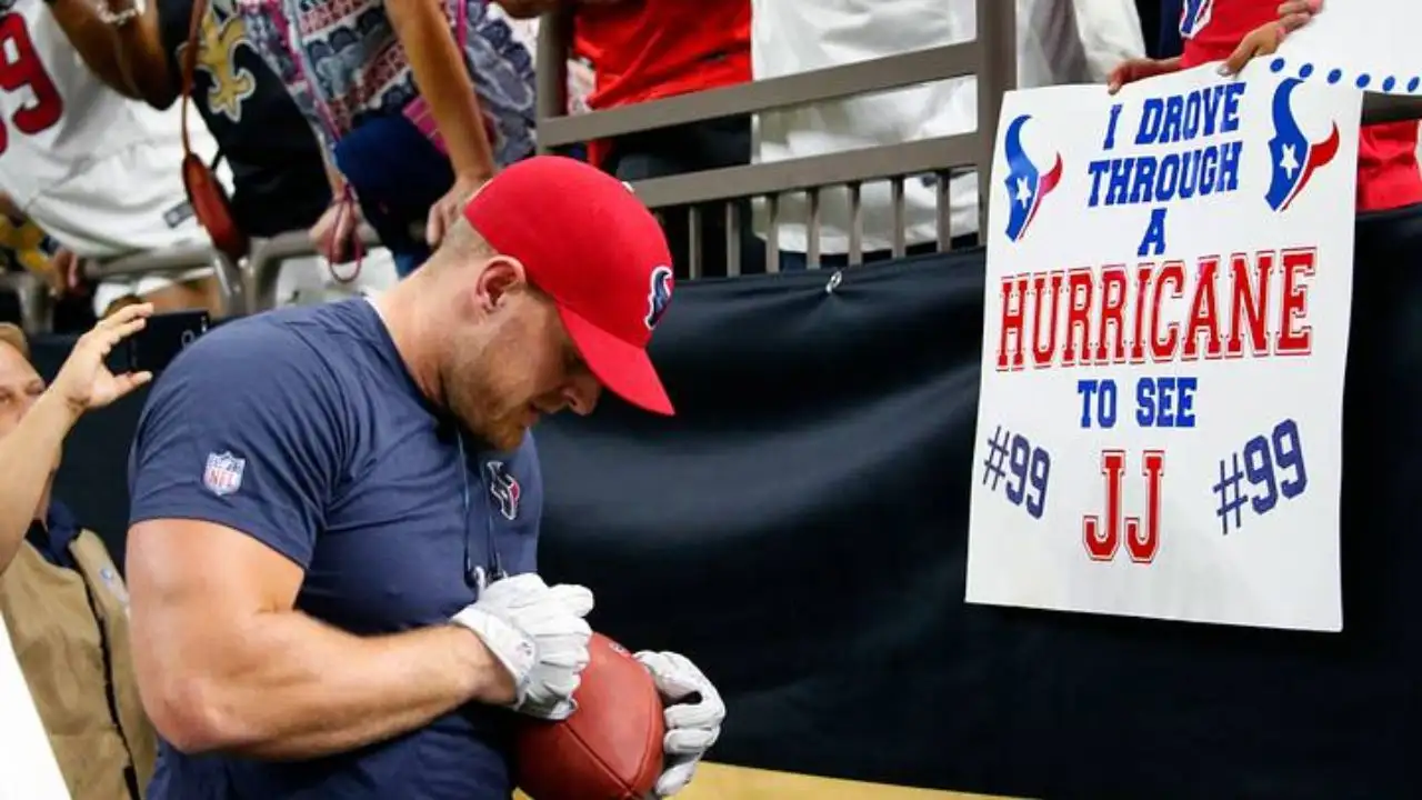 The defensive end posted a fundraising goal of $200,000 on social media