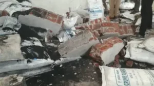 Three workers died after a wall collapsed at a rubber factory in Pali Posheri village of Wada