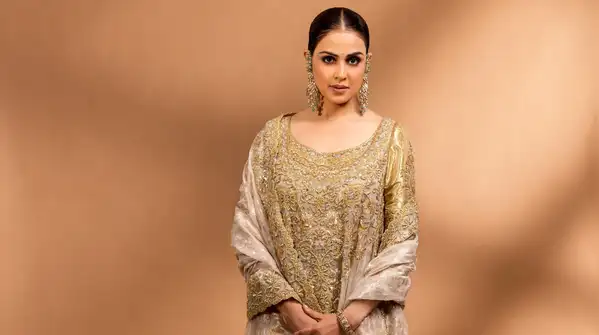 Genelia Deshmukh's embroidered kurta set is a peak Abu Jani Sandeep Khosla vision where details do