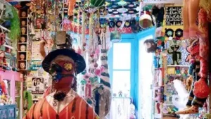 A London artist spent decades covering his home with thousands of broken dolls, false teeth