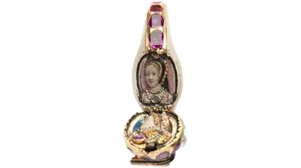 Elizabeth I's secret tribute to Anne Boleyn? The story behind the mysterious 'Chequers Ring'