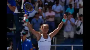 Qinwen Zheng celebrates after winning a match against Iga Swiatek