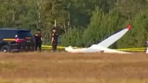 US glider planes collide mid-air in New York, one pilot killed