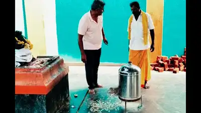 They told police that the four hundi boxes together had contained more than Rs 1 lakh in cash