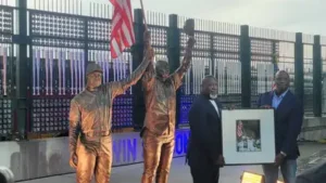 Seattle Mariners unveil Legacy Plaza honoring iconic 2001 flag-raising moment