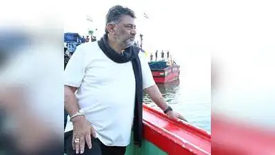 CM DK Shivakumar holds a fish at the fishing port, Bunder (Old Port) in Mangaluru on Saturday