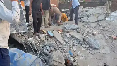 In Malwa block of Fatehpur district, a house collapsed due to an explosion from a gas cylinder