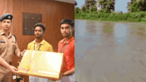 At that moment, Krishna Gupta, a resident of Sekhui, and Saddam Hussain, from Kohadwal, both