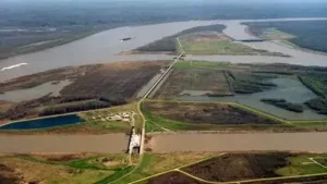 US built nearly 2,000 km of Mississippi River levees to control floods
