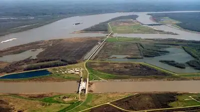 US built nearly 2,000 km of Mississippi River levees to control floods