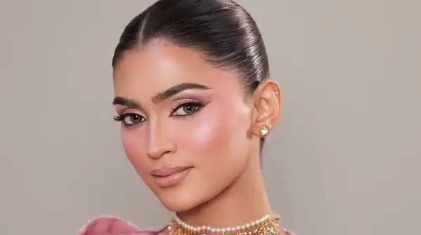Pair your traditional outfit with a modern eye look, keep things simple with a bold lip