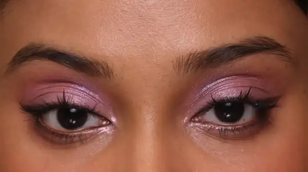 Pair your traditional outfit with a modern eye look, keep things simple with a bold lip