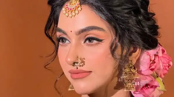 Pair your traditional outfit with a modern eye look, keep things simple with a bold lip