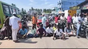 Clash between auto and minibus drivers disrupts traffic in Krishnagiri