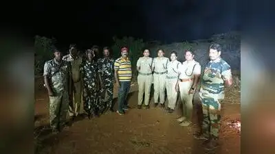 Forest department personnel rescued a man who was stranded in Melmudi forest area near Thadagam