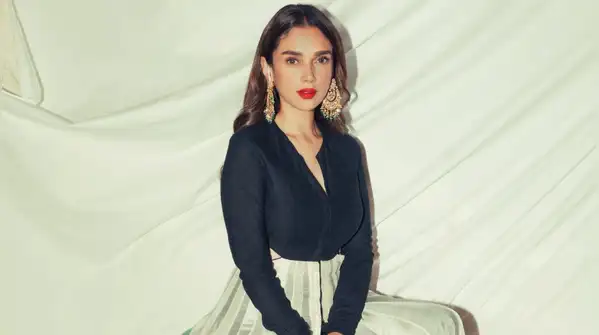 Aditi Rao Hydari definitely knows how to carry a subtle and elegant look perfectly, especially
