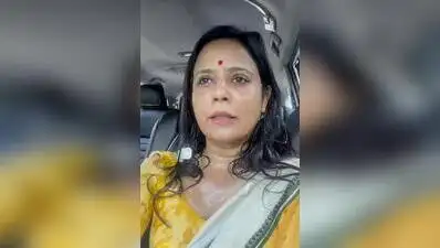 Tehatta: Eggs were thrown at Trinamool Krishnanagar MP Mahua Moitra in Tehatta on Wednesday