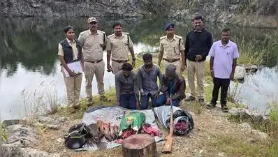 Karnataka forest officials with the 70kg of deer meat, country-made gun and hunting weapons