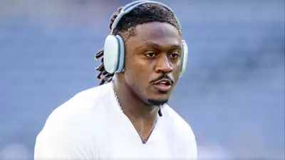 New England Patriots newly traded WR misses practice due to flared up degenerative knee issue