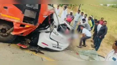 Father-son duo among five killed in accident near Beed