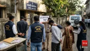 Navi Mumbai ACB catches circle officer, talathi and woman assistant — Rs 1 lakh bribe trap
