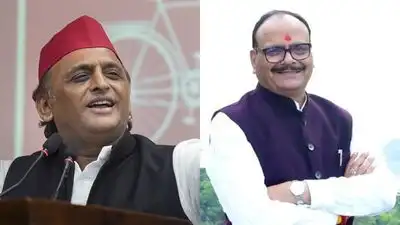 He said, "Mukhiya hain besudh-bekabu aaju baaju kha rahe kaju," The boss is senseless, out