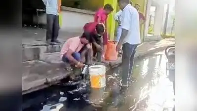 Diesel tanker ruptures on Agra highway; locals rush with buckets to collect fuel