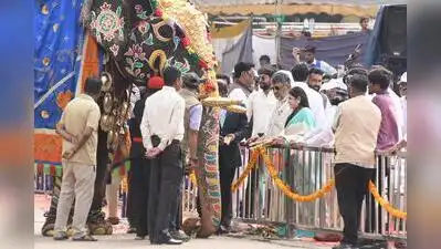 CM DK Shivakumar and his wifewith Dasara elephant Abhimanyu during Dasara procession in Mysuru