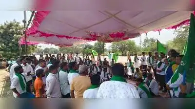 Sugarcane growers block NH, woman farmer attempts suicide