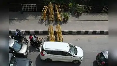 Near Mayur Vihar, around 10-11 pm, police personnel were present, but no detailed checking was