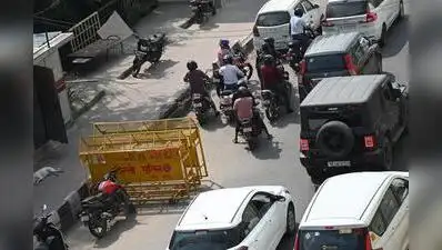 Near Mayur Vihar, around 10-11 pm, police personnel were present, but no detailed checking was
