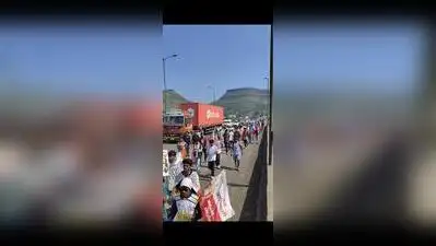 The protesting students marching towards Mumbai reached Thane district on Thursday