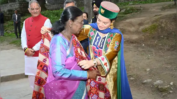 Kangana Ranaut goes full Himachali royalty in a statement topi, Kullu shawl, and a cultural nod