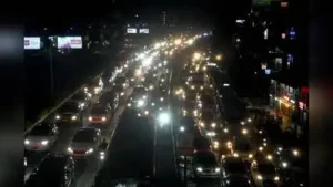 Vehicles crawl through Aluva on Thursday as repairs on the Marthanda Varma Old Bridge choke