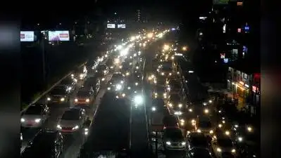 Vehicles crawl through Aluva on Thursday as repairs on the Marthanda Varma Old Bridge choke