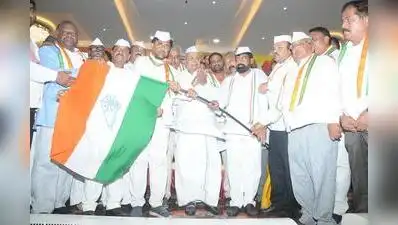 Former CM Siddaramaiah at an event where his staunch supporter Beerihundi Basavanna, a former