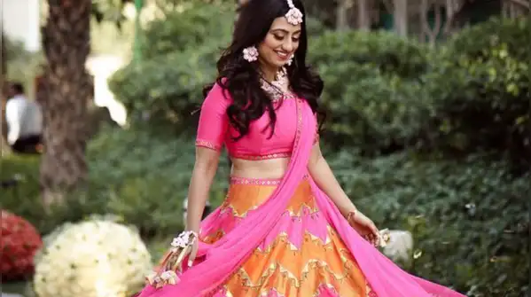 Navratri 2026 gives you the chance to make bolder combinations of colours and contrasts and use