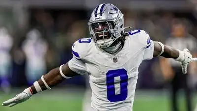 Dallas Cowboys linebacker DeMarvion Overshown returned from a hamstring injury on Monday night