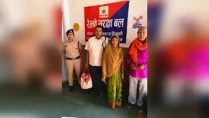 Railway Protection Force (RPF) personnel helped a woman reunite with her husband after she was