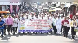 They also distributed stickers bearing the slogan ‘No UPI, Only Cash’