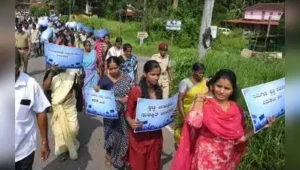 Villagers of Ulthoor and surrounding areas in Kundapur taluk in Udupi district holding