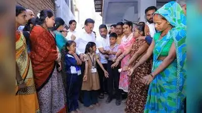 Guardian minister Girish Mahajan interacts with residents of Datta Nagar and adjoining areas